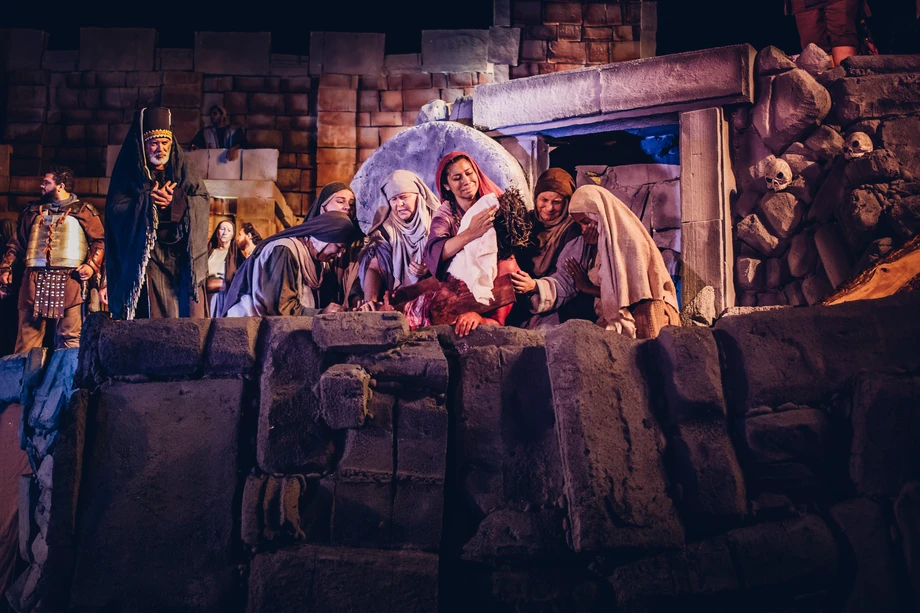 Em 2018, A Paixão de Cristo tem narração de Cid Moreira.