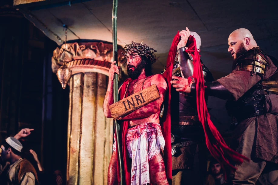 Em 2018, A Paixão de Cristo tem narração de Cid Moreira.